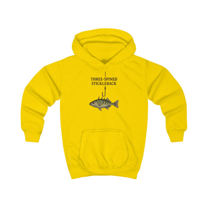 Kinder-Hoodie „Dreistacheliger Stichling“ mit Fisch- und Angelhaken-Motiv