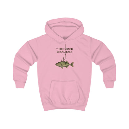 Kinder-Hoodie „Dreistacheliger Stichling“ mit Fisch- und Angelhaken-Motiv