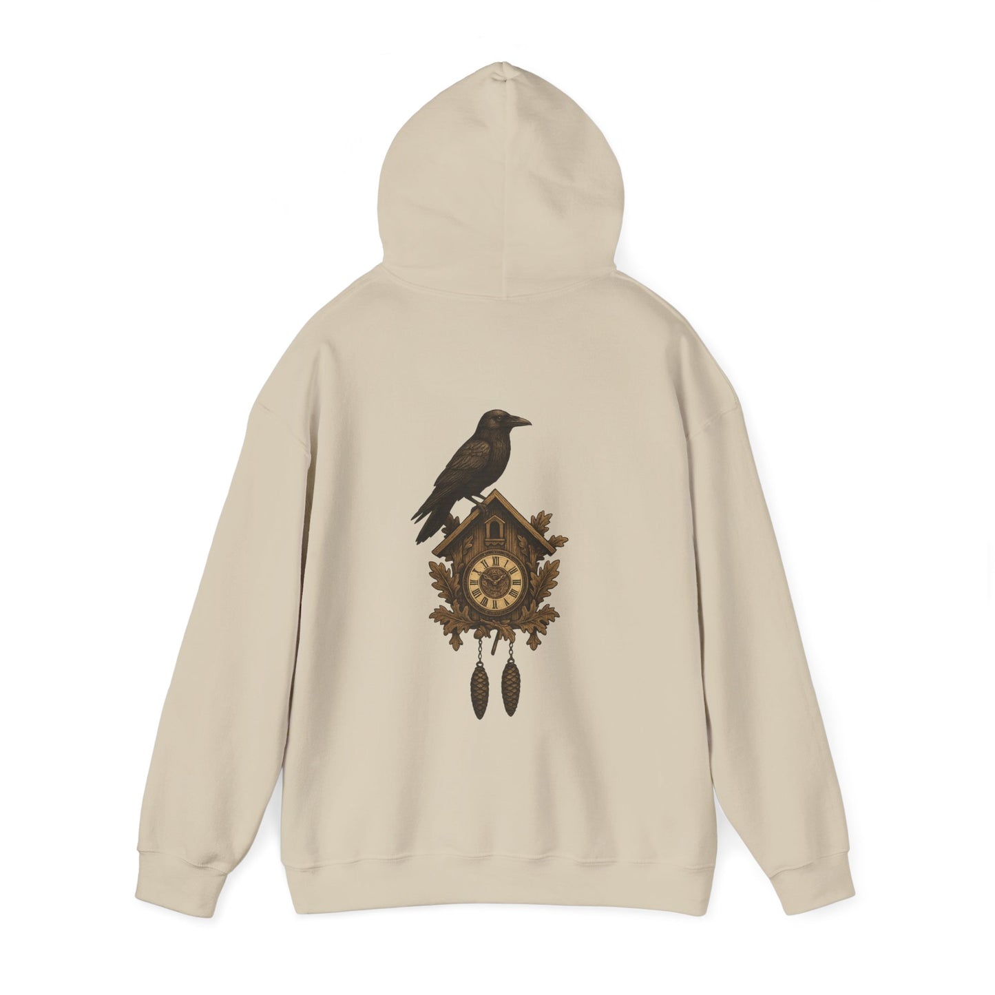 Hoodie mit Schwarzwald-Kuckucksuhr und Rabenmotiv – Retro-Design auf Sandfarbe